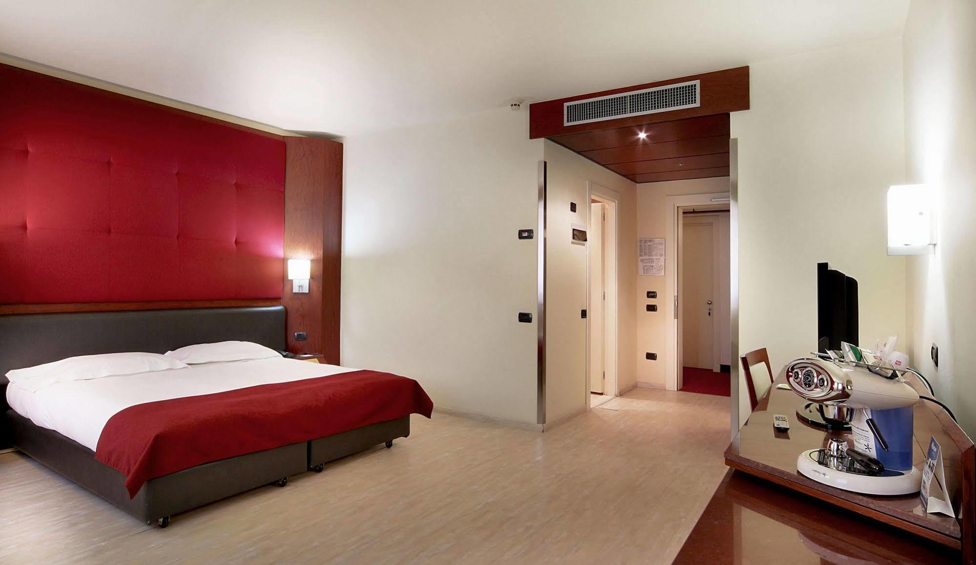 Mediterraneo Palace Hotel Ragusa Exterior photo